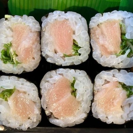 Kicho - Ihr authentisches japanisches Restaurant | Sushi mit rohem Lachs