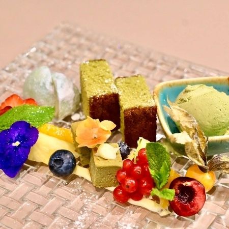 Kicho - Ihr authentisches japanisches Restaurant | japanisches Dessert mit Eis und Früchten