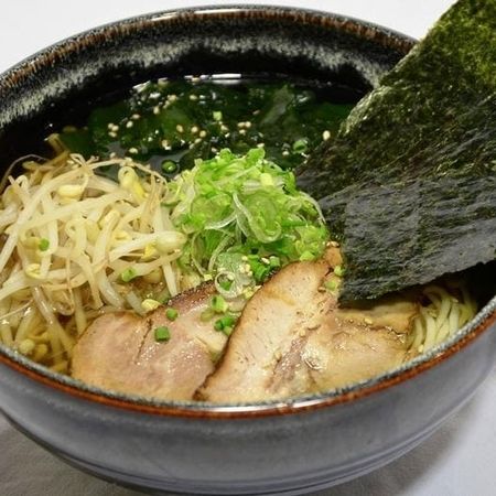Kicho - Ihr authentisches japanisches Restaurant | traditionelle Ramen mit Schweinebauch, Noriblättern und Sojasprossen